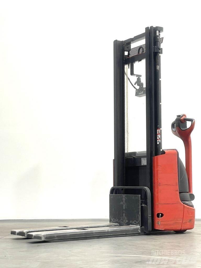 Linde L12 Empilhador para operador externo