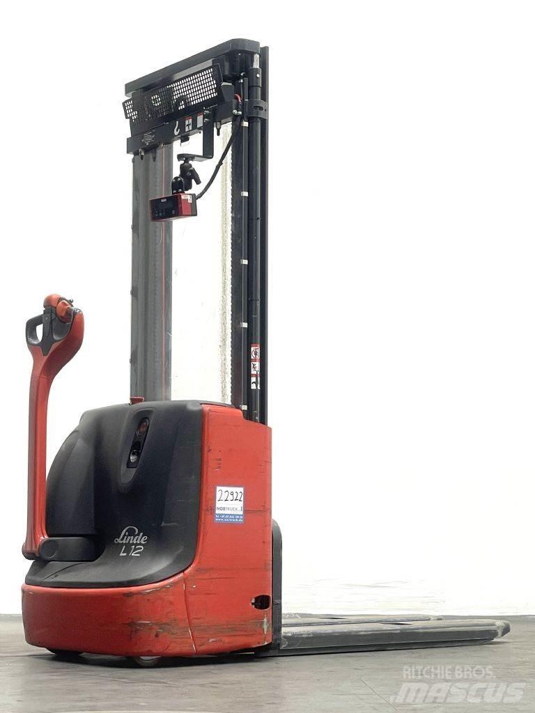 Linde L12 Empilhador para operador externo