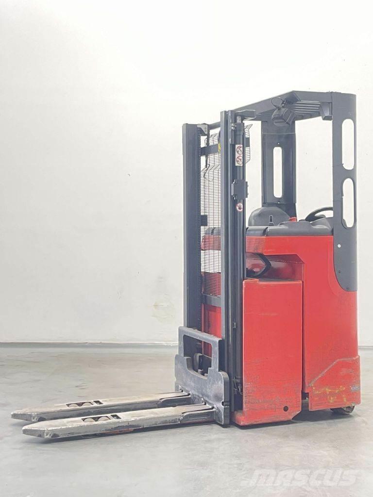 Linde L12R-139 Self propelled stackers