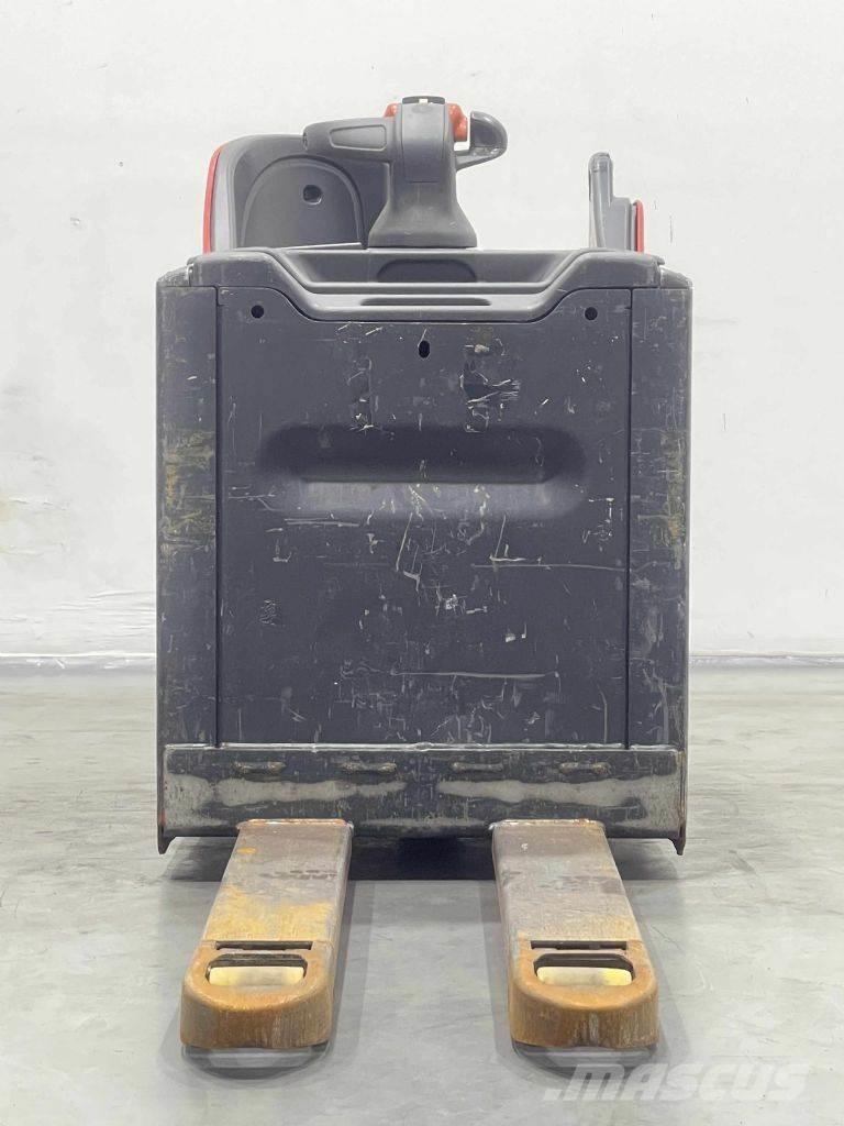 Linde T20SP-131 Porta palettes