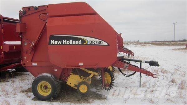 New Holland BR780 Enfardadeira de rolos