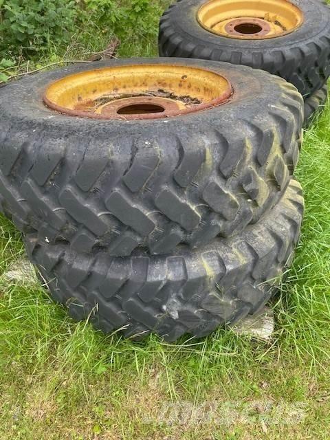  4ST LASTMASKINSDÄCK Pneus Agrícolas