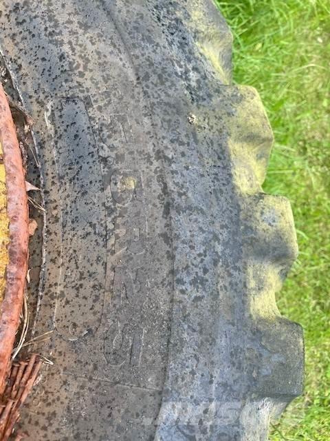  4ST LASTMASKINSDÄCK Pneus Agrícolas