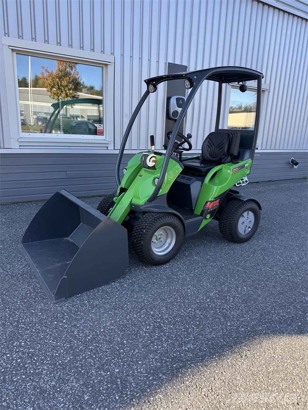 Avant 225 med skopa Minicarregadeiras