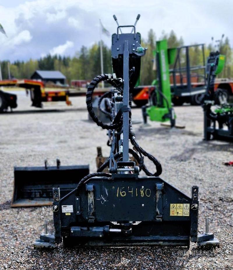 Avant Grävaggregat 210 Minicarregadeiras