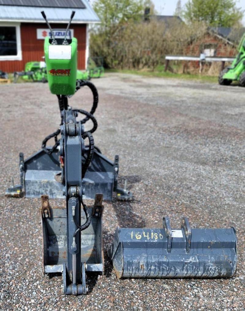 Avant Grävaggregat 210 Minicarregadeiras