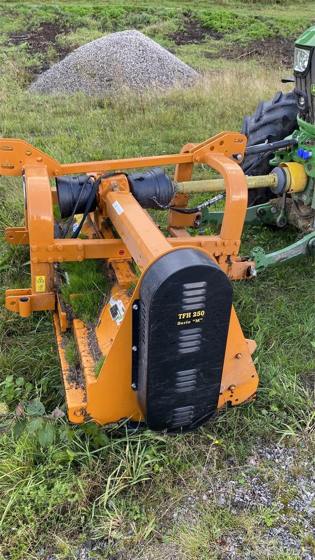 Berti TFH 250 BETESPUTS Gadanheiras e cortadores de folhas para pastos