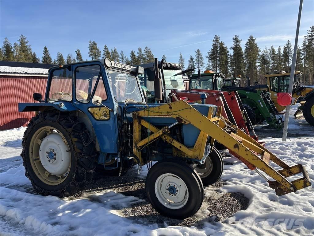 Ford 5000 med lastare Tratores Agrícolas usados