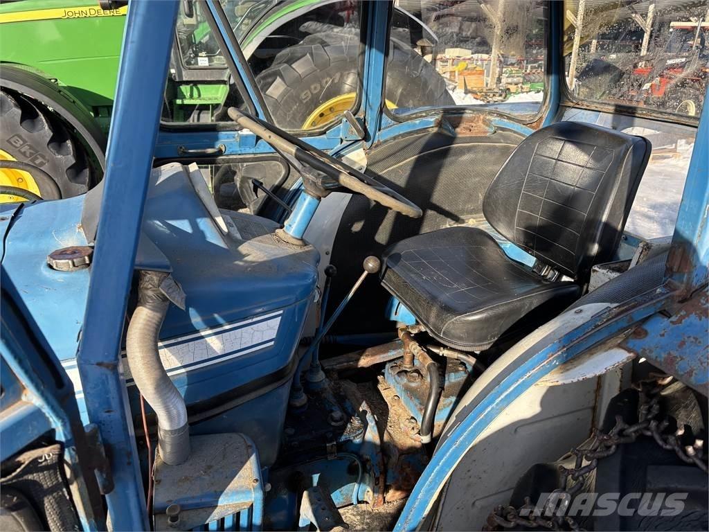 Ford 5000 med lastare Tratores Agrícolas usados