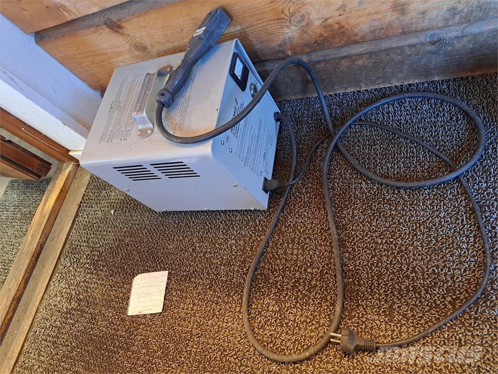 John Deere TE Gator Corta-Relvas Riders