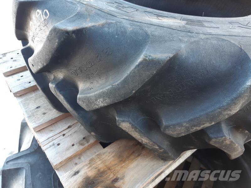  TRAKTORDÄCK 13,6-R24 Pneus