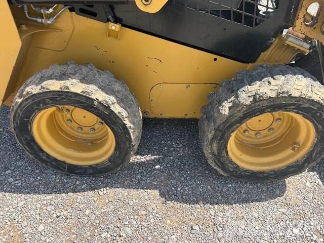CAT 232D Pneus