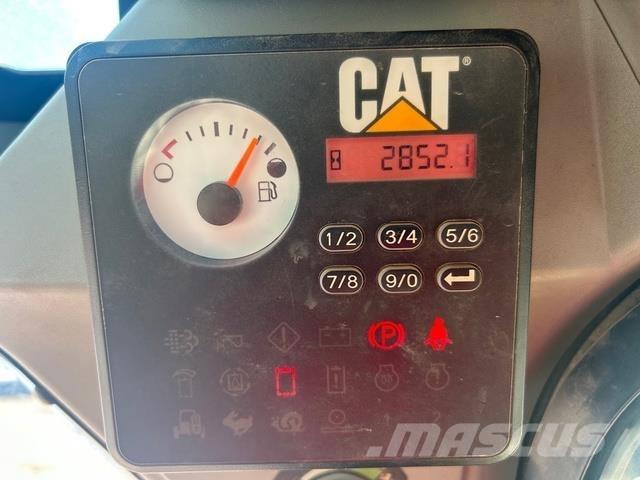 CAT 236D Pneus