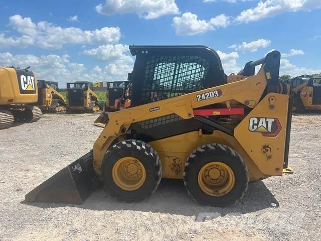 CAT 242D3 Pneus