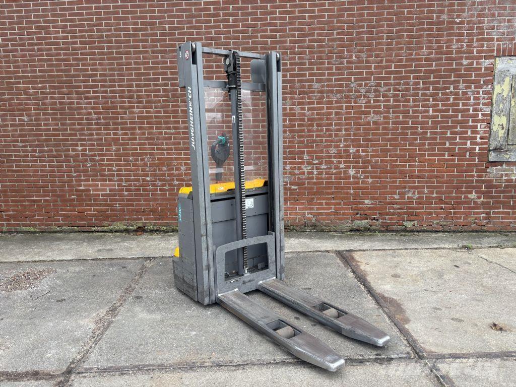 Jungheinrich EJC 112 Empilhador para operador externo