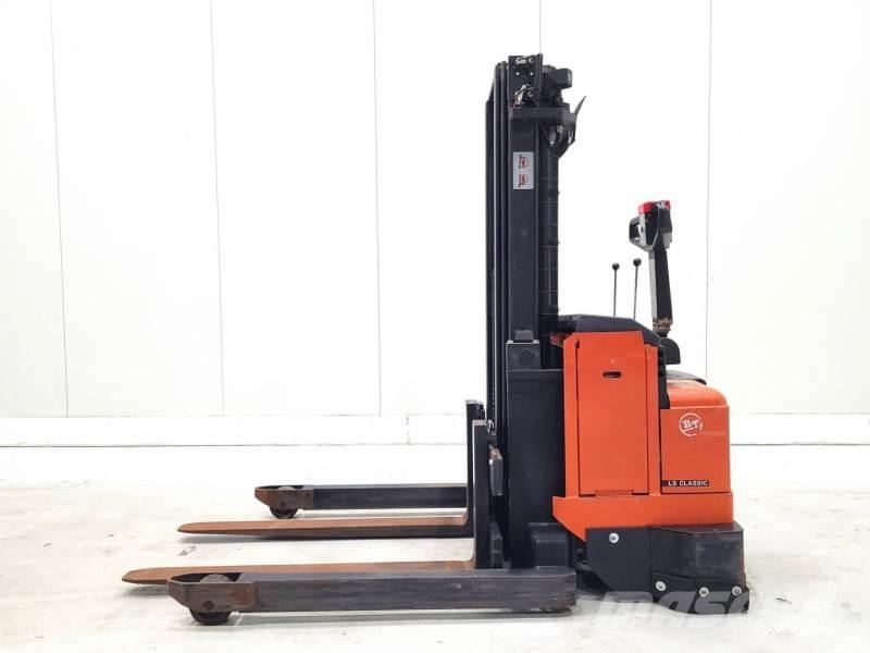 BT LST1350/12 Empilhador para operador externo