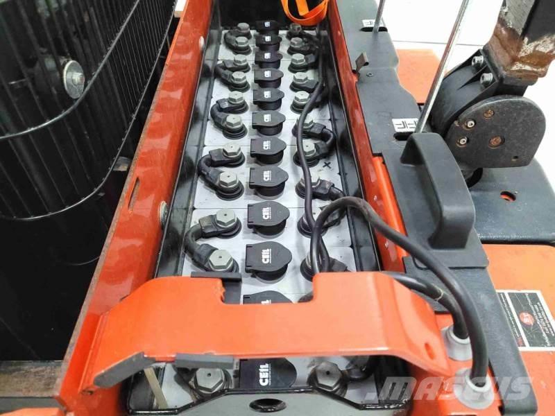 BT LST1350/12 Empilhador para operador externo