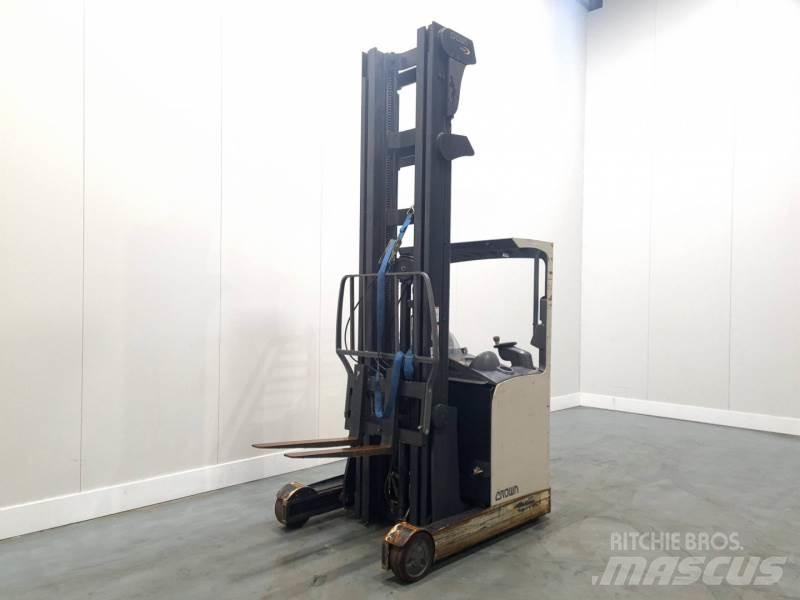 Crown ESR4500 Empilhadores Elevadores