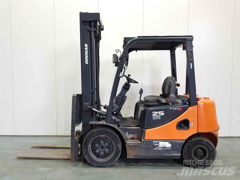 Doosan D25S-5 Empilhadores Diesel