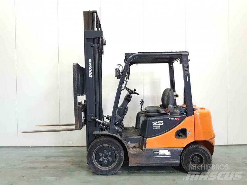 Doosan D25S-5 Empilhadores Diesel