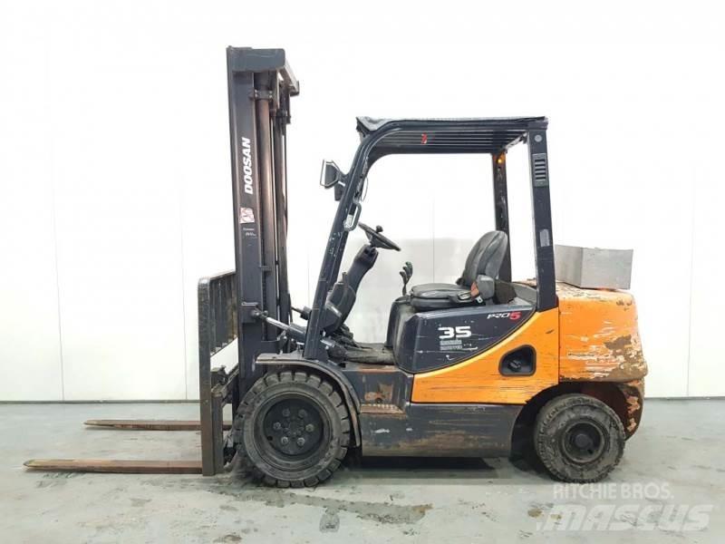 Doosan D35C-5 Empilhadores Diesel