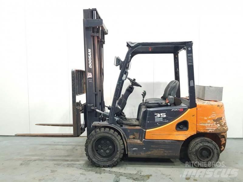 Doosan D35C-5 Empilhadores Diesel