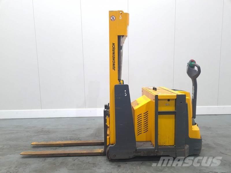Jungheinrich EJG 108 Self propelled stackers