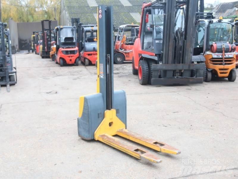 Jungheinrich EMC110 Porta-paletes manuais