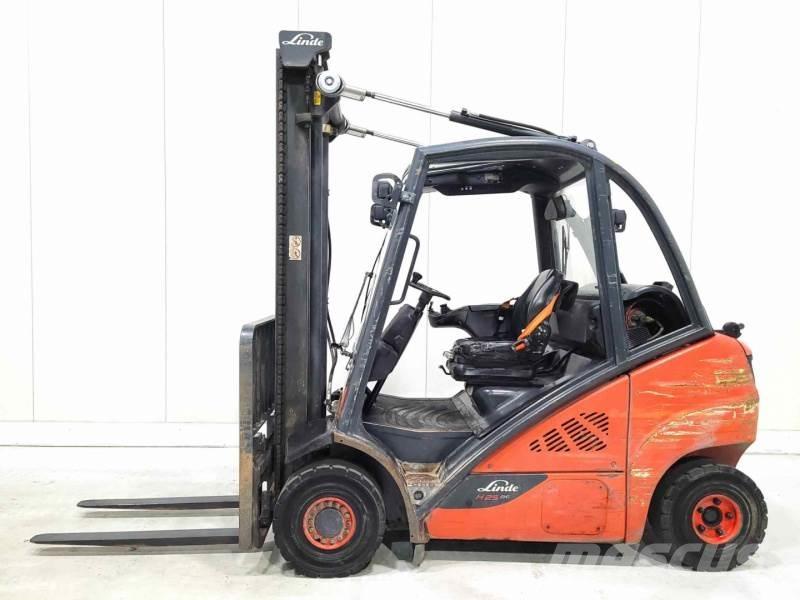 Linde H25T-02 Empilhadores a gás