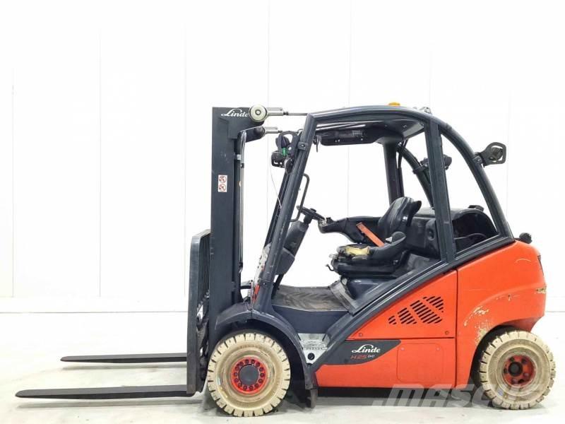 Linde H25T-02 Empilhadores a gás