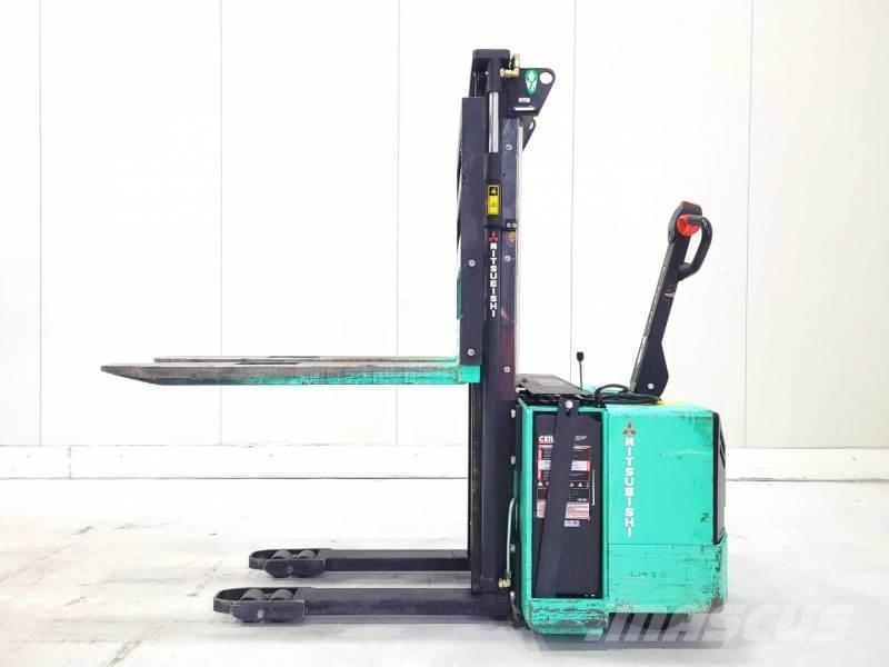 Mitsubishi SB12P Porta-paletes manuais