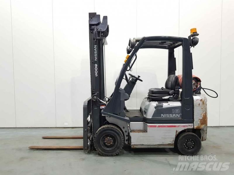 Nissan P1D1A18LQ Empilhadores a gás