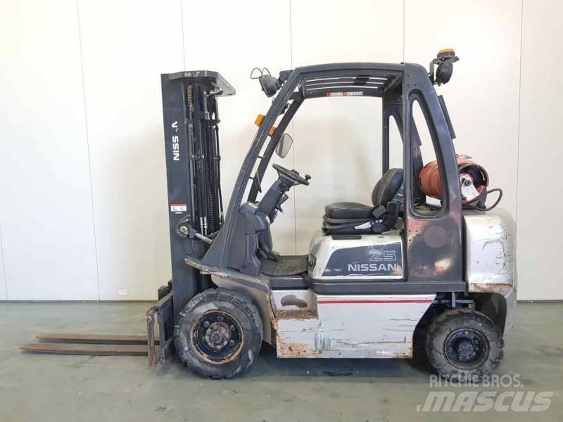 Nissan U1D272520 Empilhadores a gás