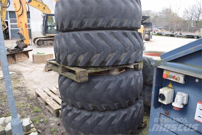 JCB 4 CX Pneus