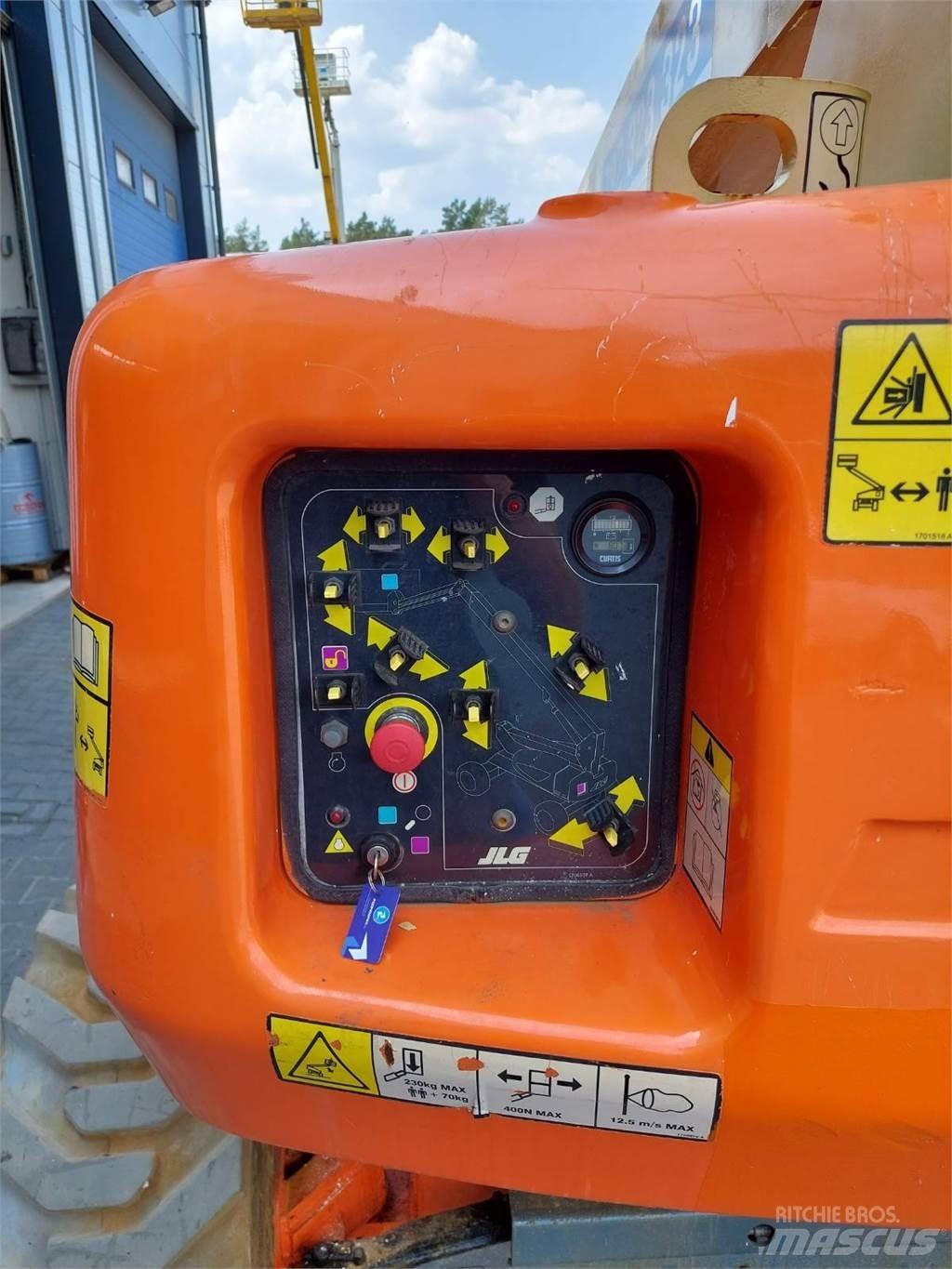 JLG M600JP Elevadores braços articulados