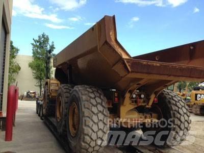 CAT 725 Caminhões articulados