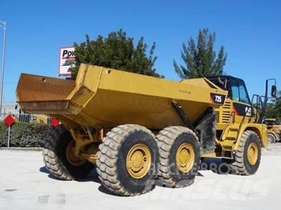 CAT 725 Caminhões articulados