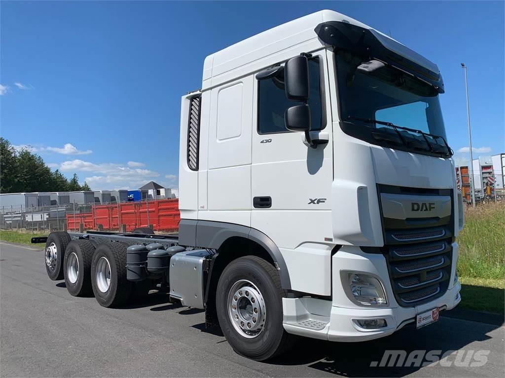 DAF XF 430 8x4*4 Camiões de chassis e cabine