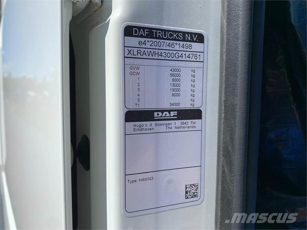 DAF XF 430 8x4*4 Camiões de chassis e cabine