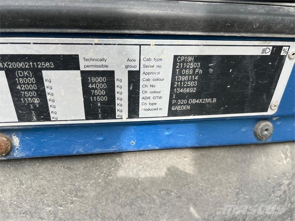 Scania P320 Caminhões de caixa fechada
