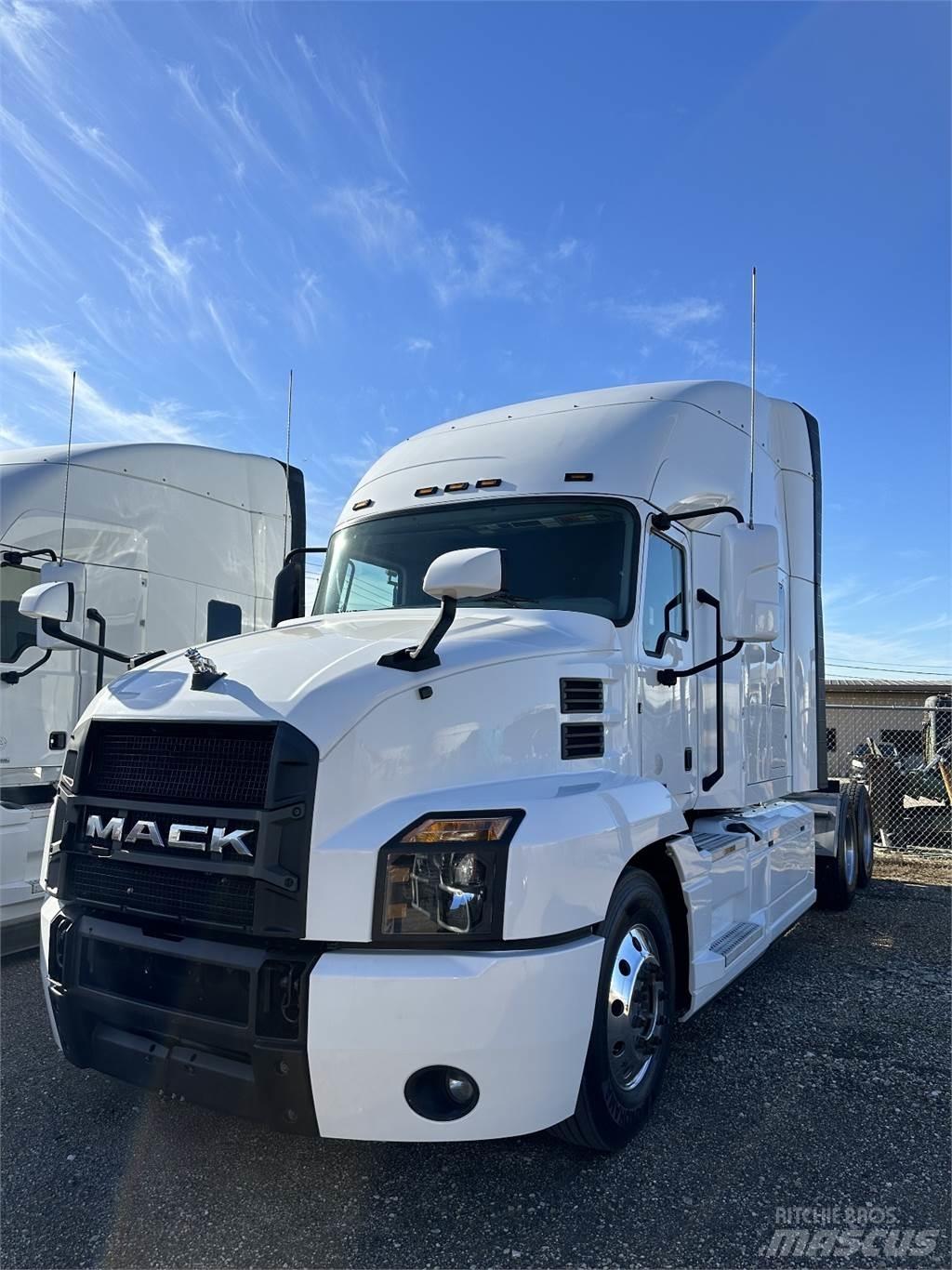 Mack ANTHEM Cavalos Mecânicos