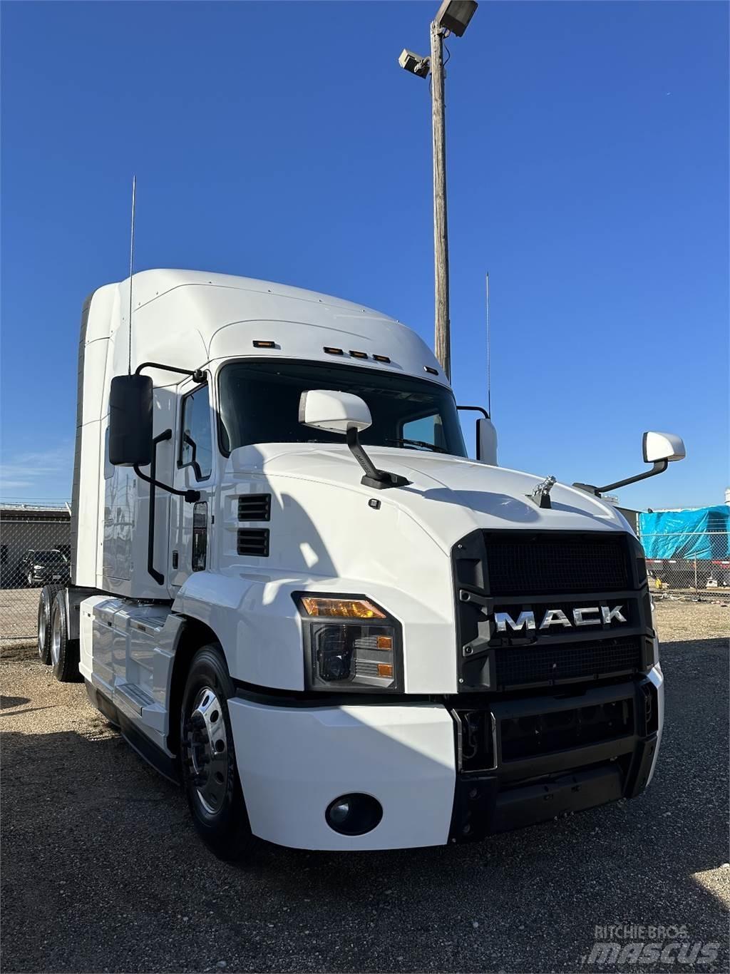 Mack ANTHEM Cavalos Mecânicos