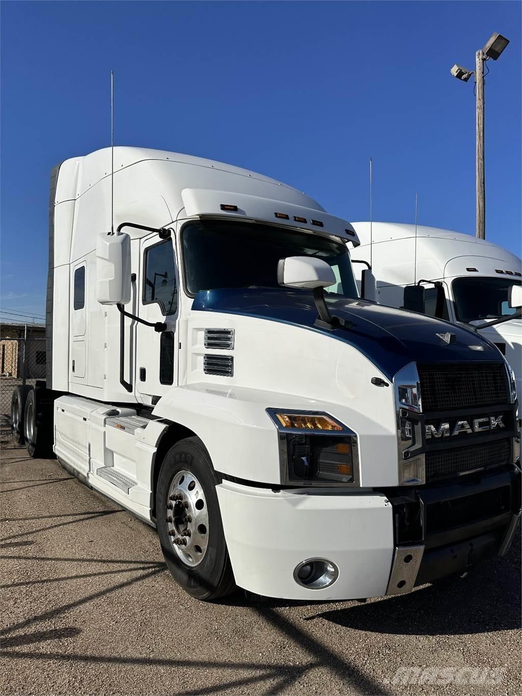 Mack ANTHEM Cavalos Mecânicos