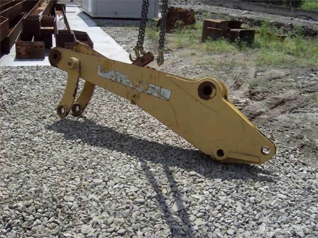 CAT 212 Chassis e suspensões