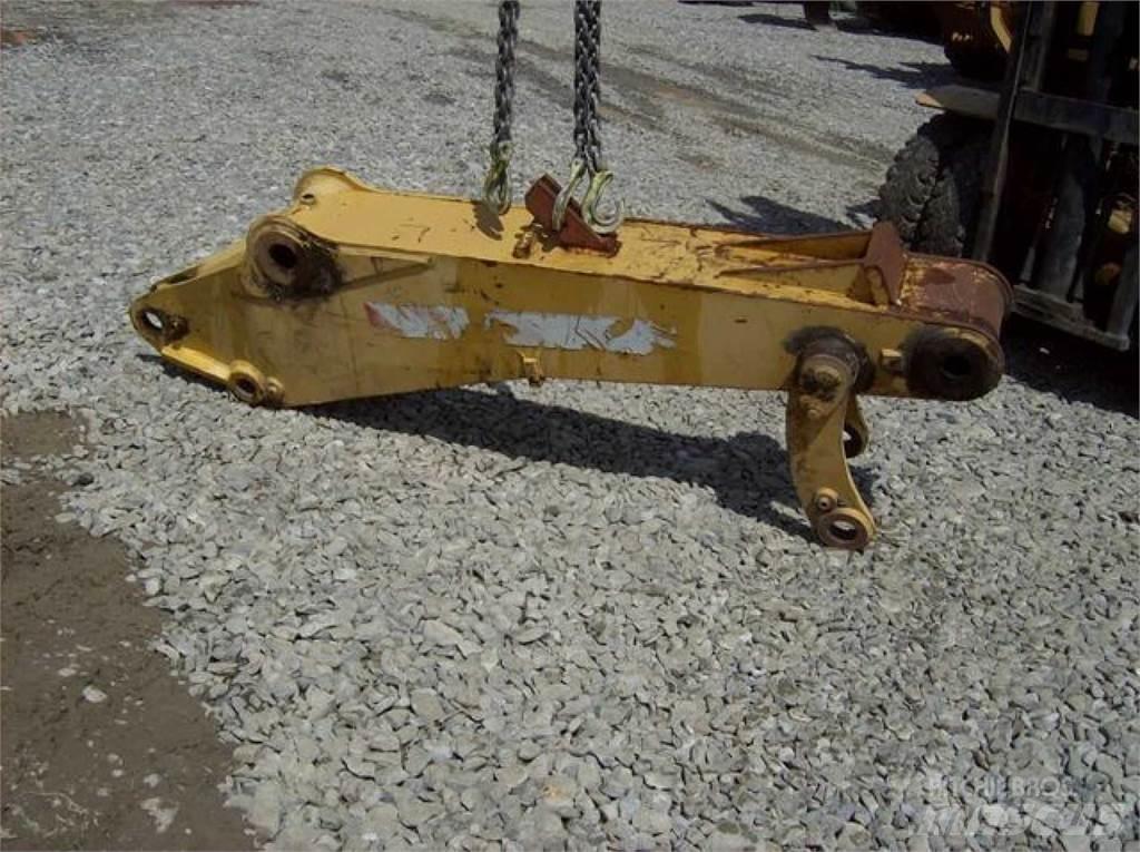 CAT 212 Chassis e suspensões