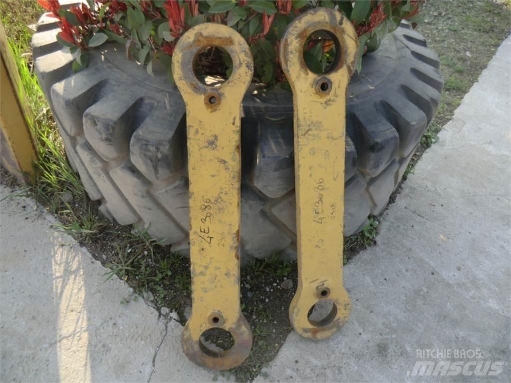 CAT 231D Chassis e suspensões