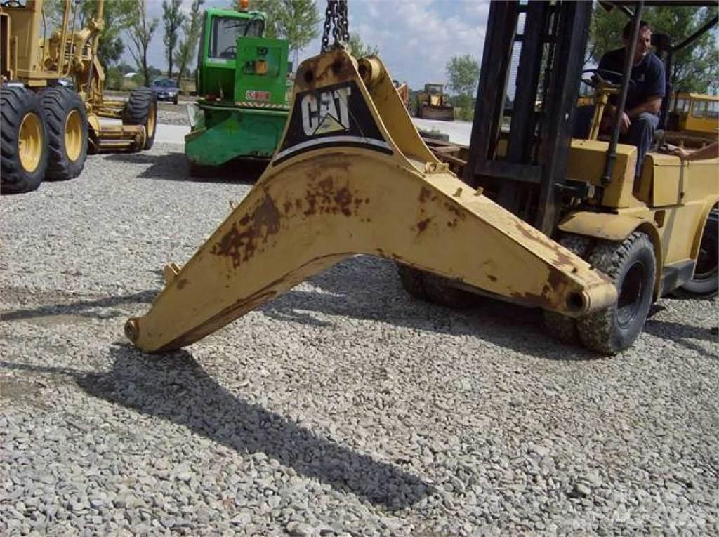 CAT 438C Chassis e suspensões