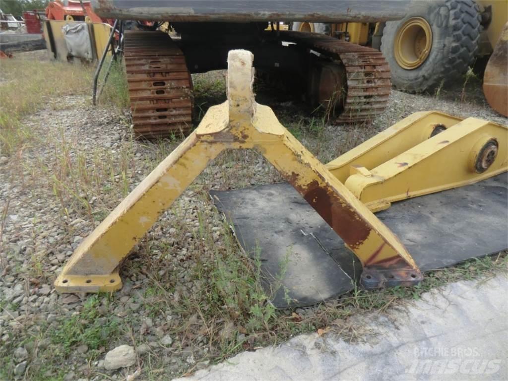 CAT 735 Chassis e suspensões
