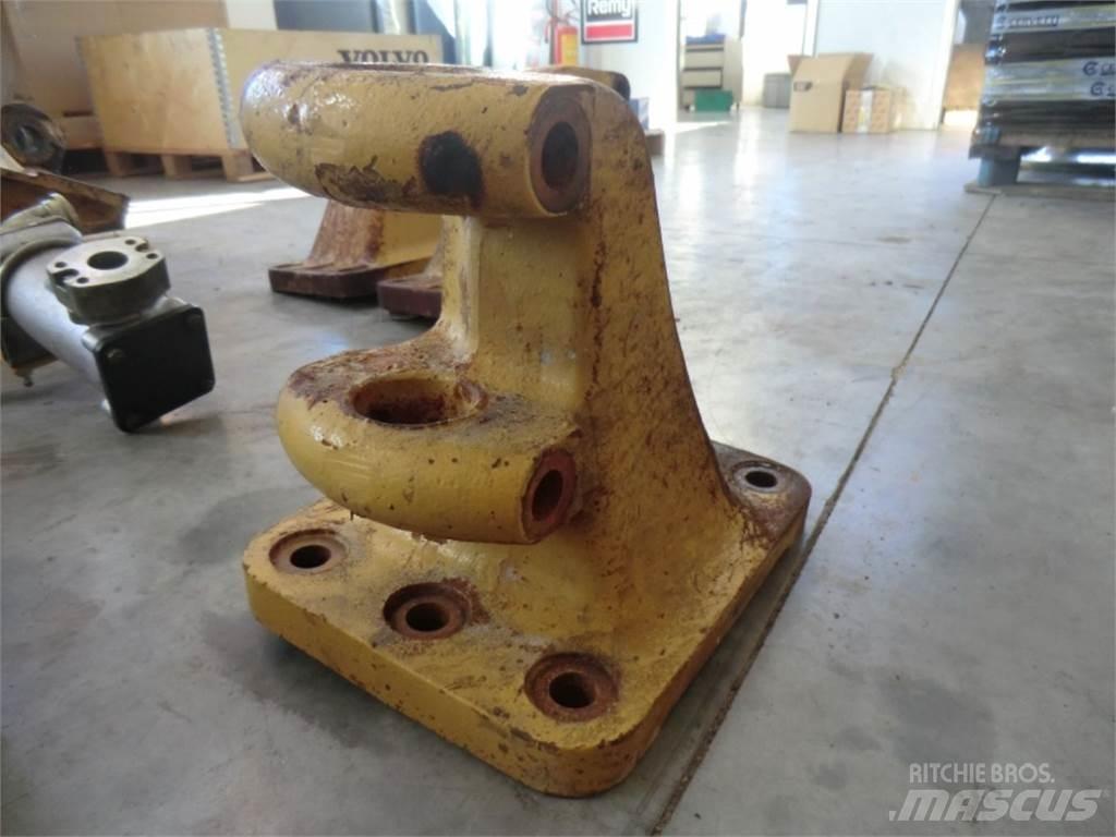 CAT 735 Chassis e suspensões