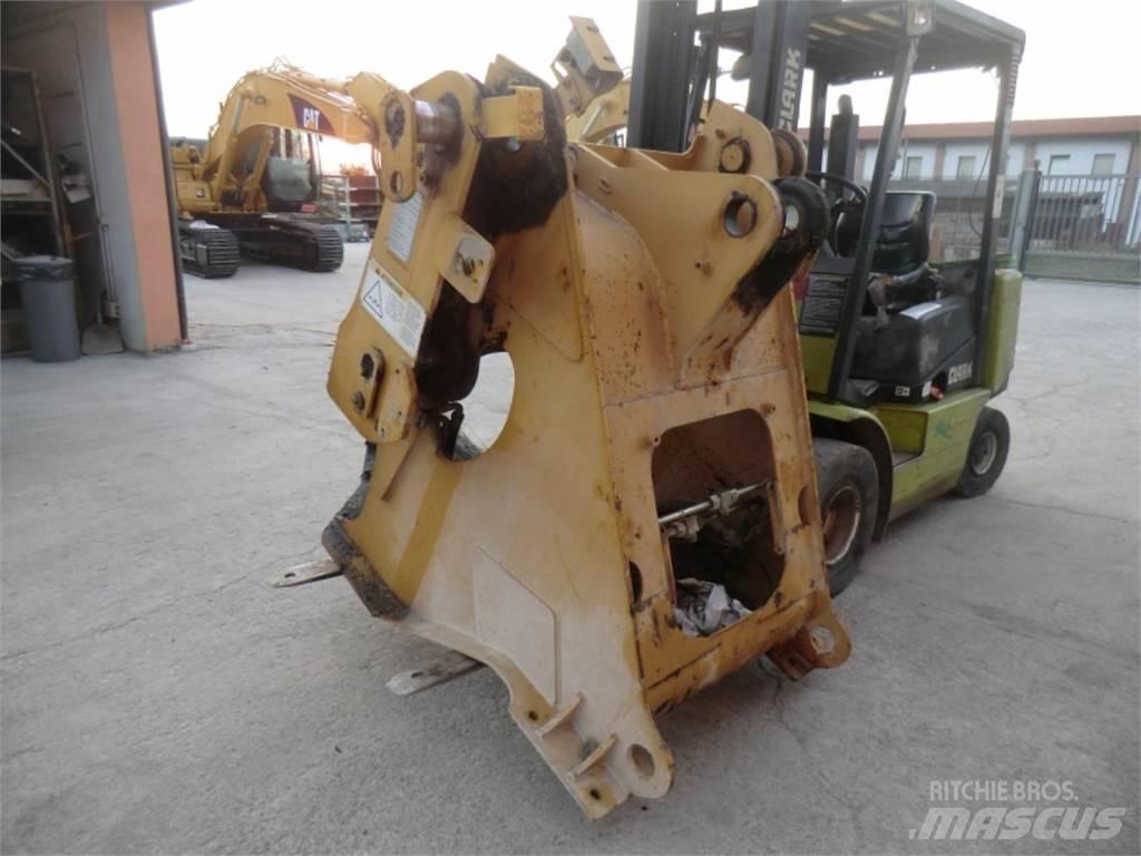 CAT 928G Chassis e suspensões